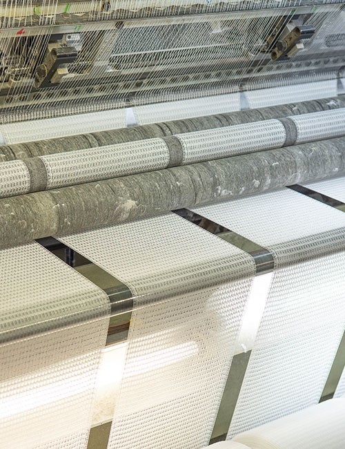 ラッセル編み機と生地